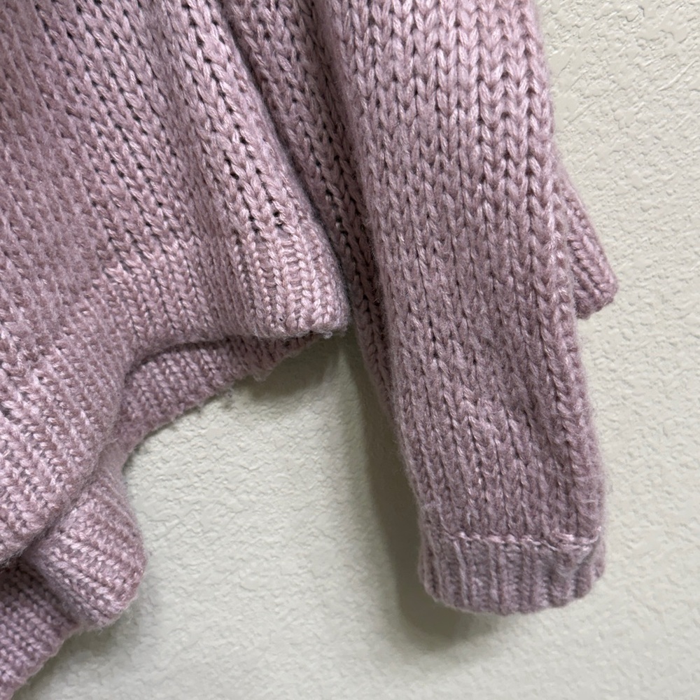 Cropped Turtle Neck Sweater - Picture 6 of 8